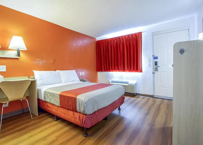 Hotel Phoenix Inn