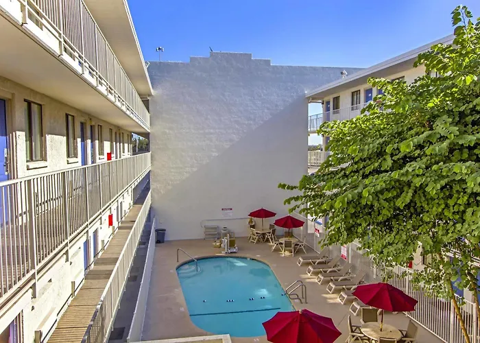 Phoenix Inn Hotel 2*